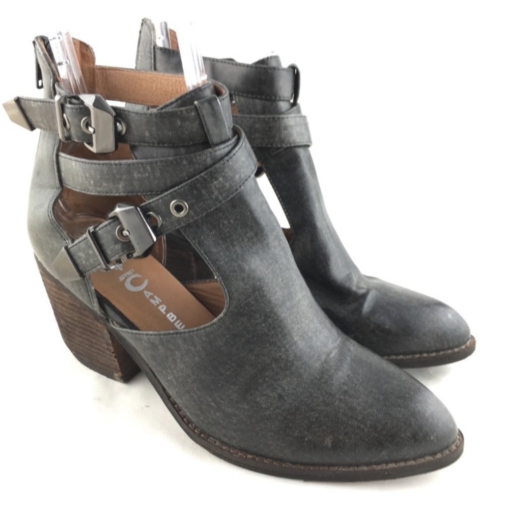 Ankle booties boots gray cut out strap Everwell 9